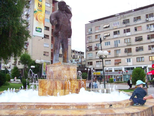 Батко се капе во пена