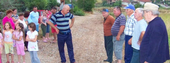 Граѓани се жалат дека незаконски им се земаат дворови за улица