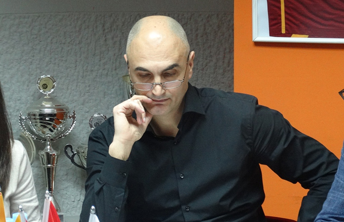 Наумовски го повика Дамјановски да не меша политика и спорт