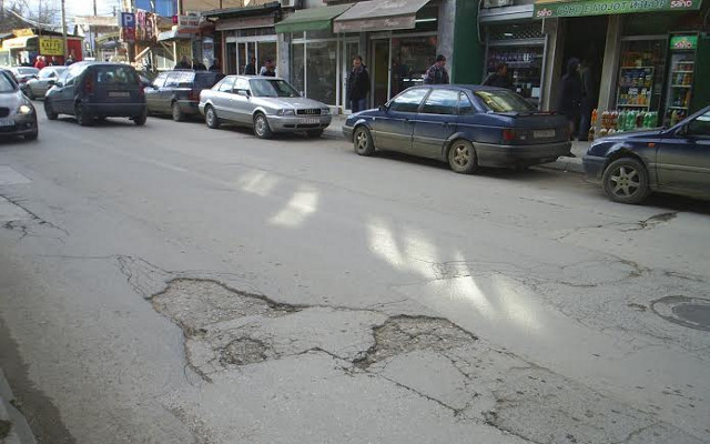 Наскоро пролетно крпење на дупките во Куманово