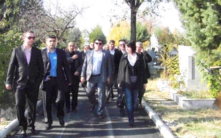 Асфалтирани патеки на Градските гробишта