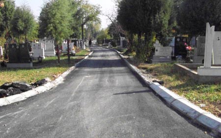 Асфалтирани патеки на Градските гробишта