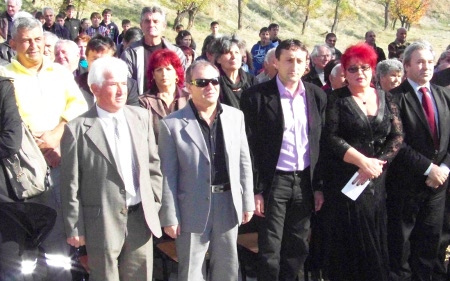 Поранешни ученици подарија биста на Карпош во Младо Нагоричане