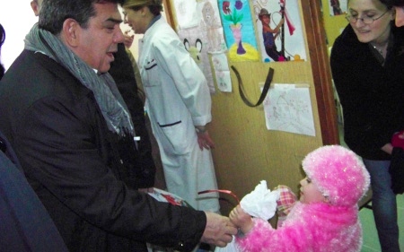 Пакетчиња за болните дечиња
