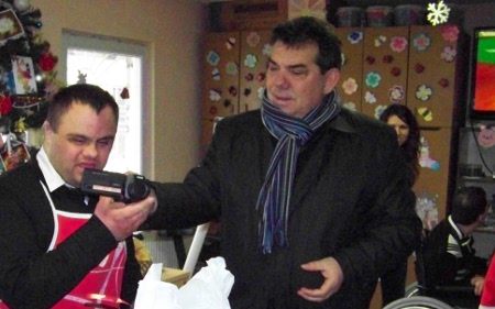 Камера и пакетчиња за децата со хендикеп