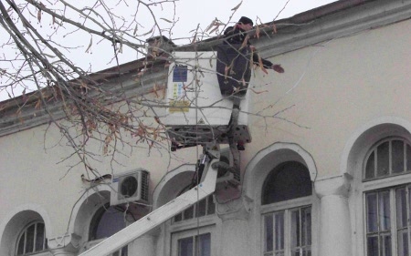 Се украсува Општината