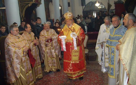 Владиката Кирил за Божиќ со верниците во „Свети Никола“