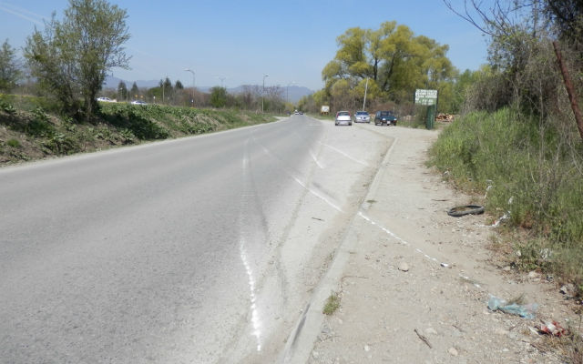Автомобил удри во пешак, повредениот пренесен во Скопје