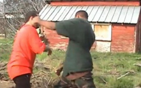 Ја повредиле затоа што ги спречувала да се тепаат