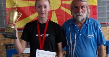 Кумановскa пингпонгарка на Балканско првенство во Бугарија